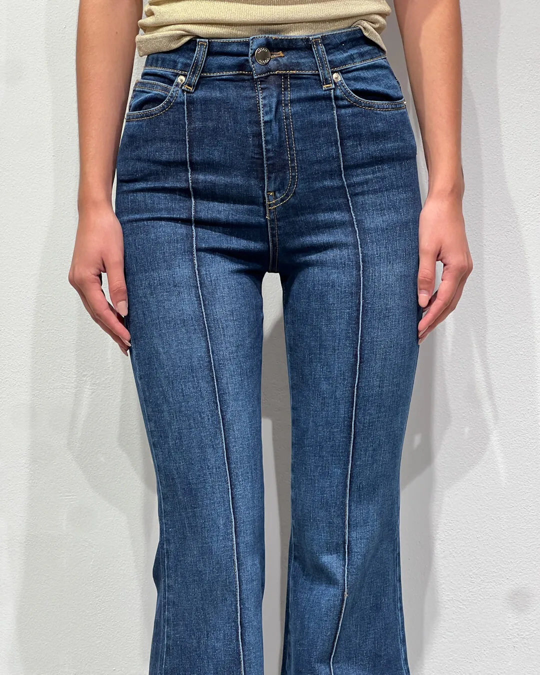 -JEANS FLARE CON BOTTONI DORATI – MARTA – VICOLO