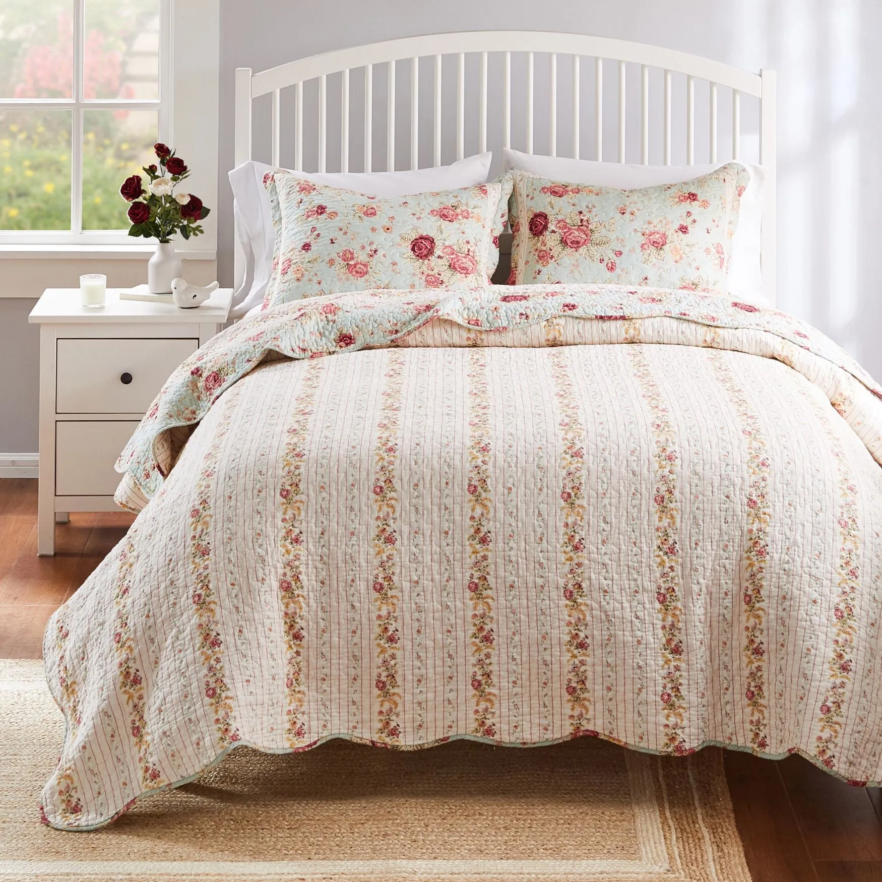 Antique Rose Quilt And Decorative Pillow Set