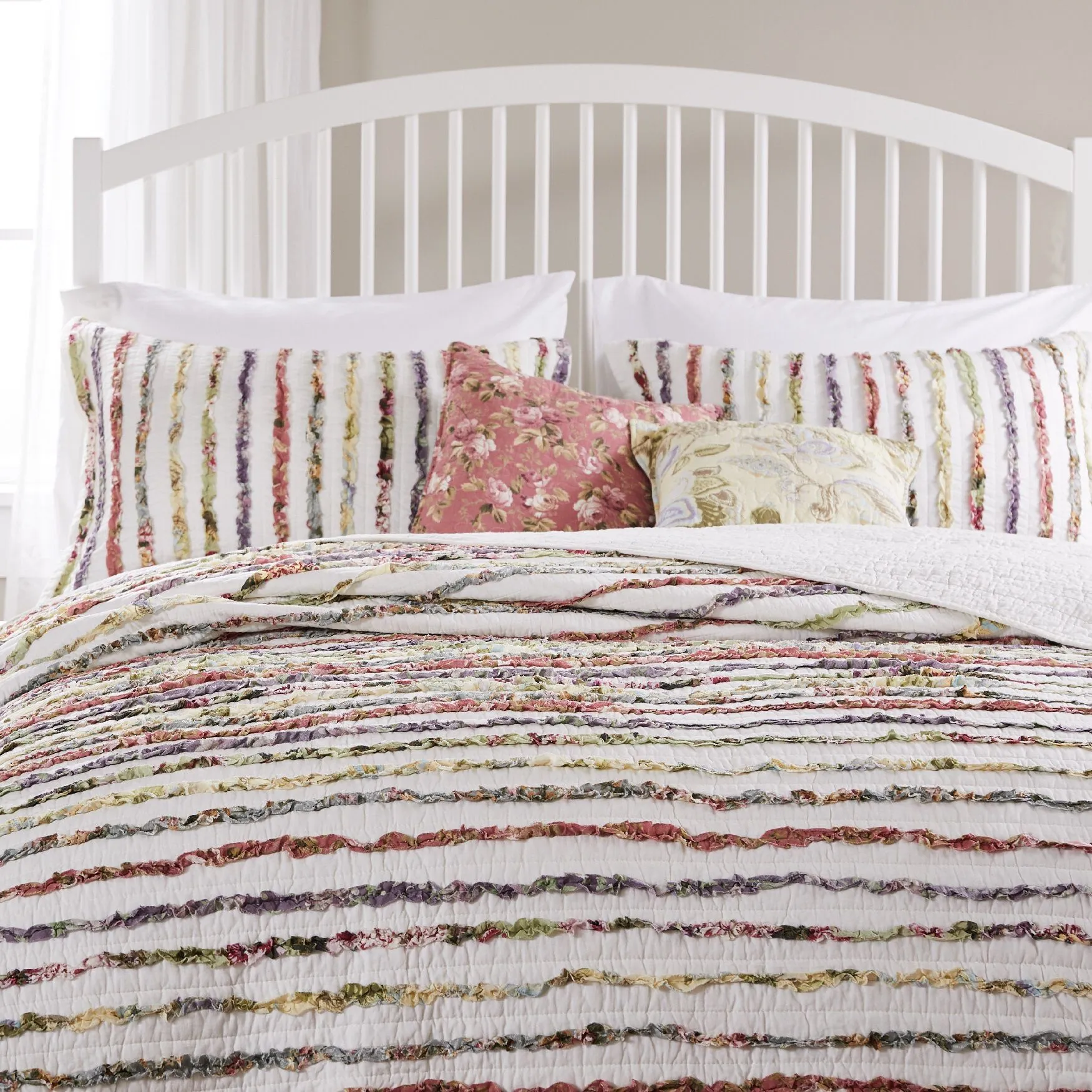 Bella Ruffle Quilt And Decorative Pillow Set