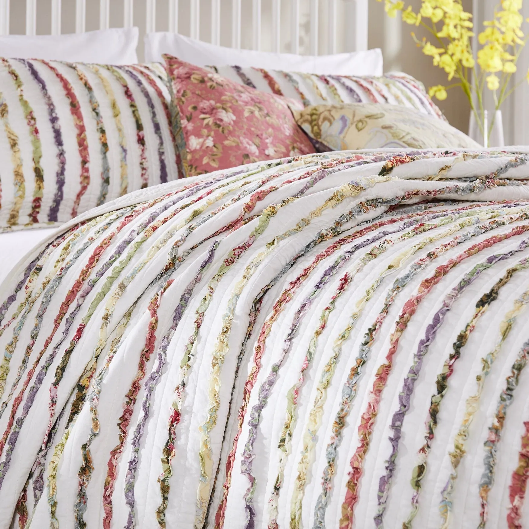 Bella Ruffle Quilt And Decorative Pillow Set