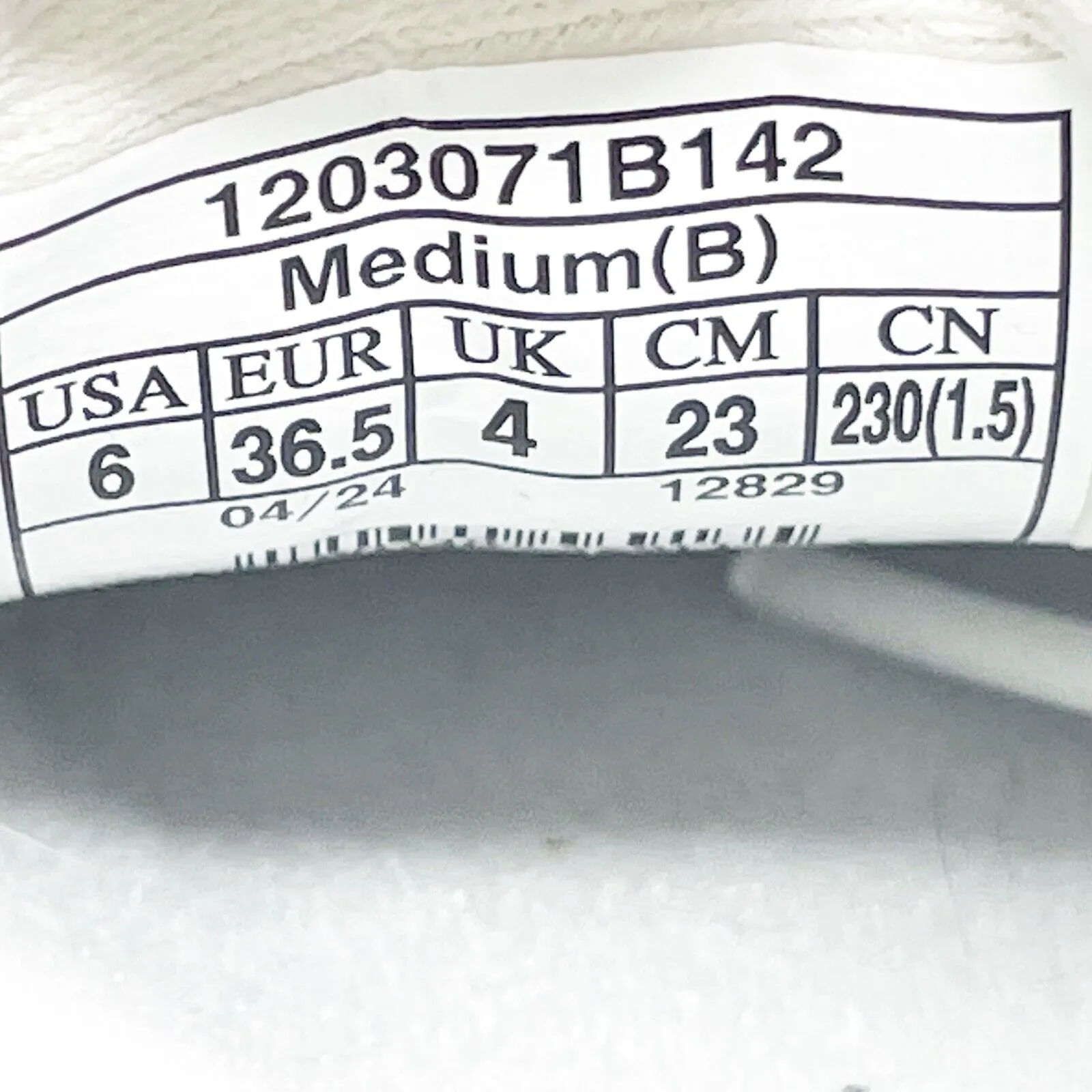 Brooks Womens Addiction Walker 2 1203071B142 White Running Shoes Sneakers Sz 6 B