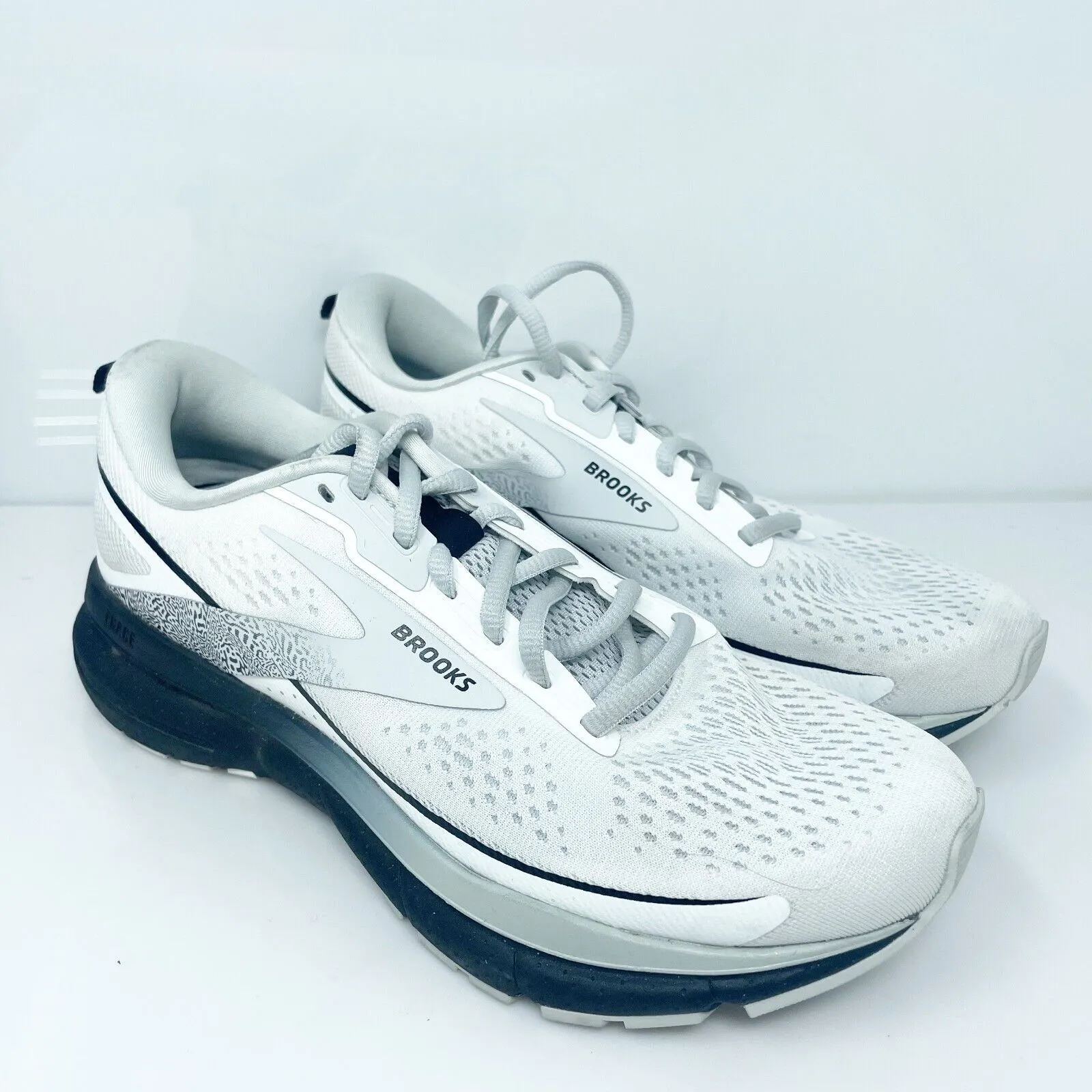 Brooks Womens Trace 3 1204011D191 White Running Shoes Sneakers Size 7.5 D