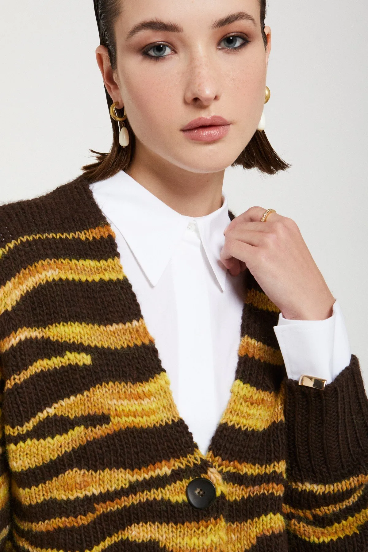 Cardigan with buttons