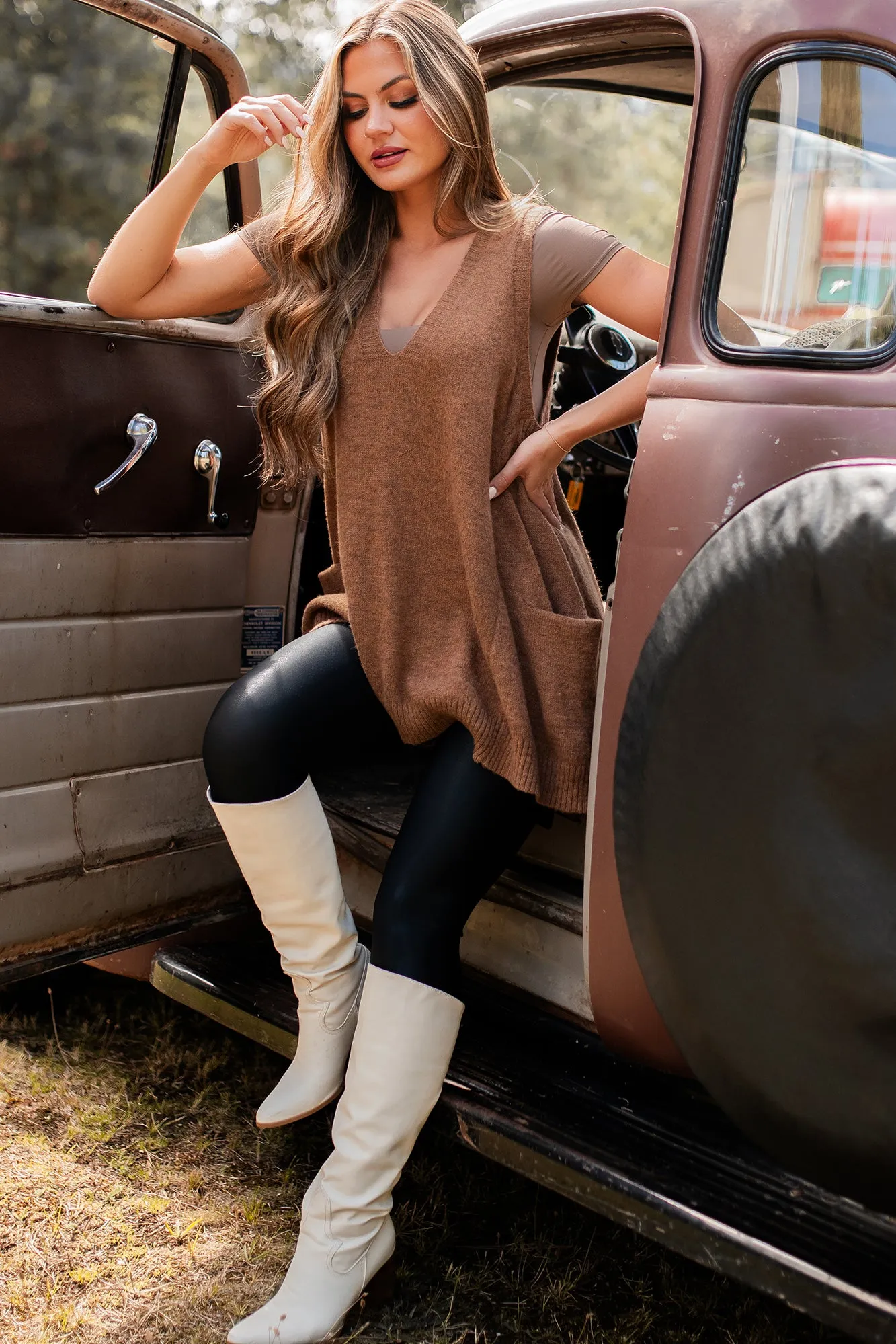 Catch Your Gaze Oversized Sweater Vest (Pecan)