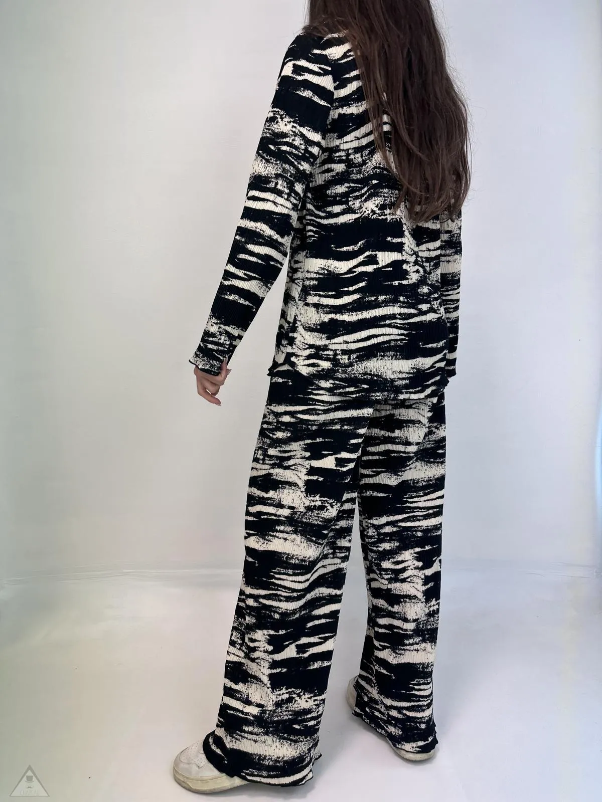 Completo Tye Dye Black and White