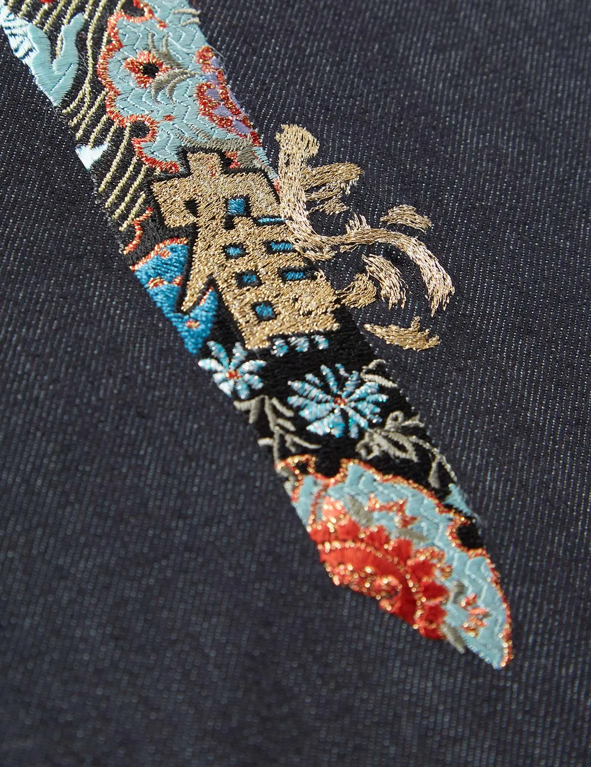 Crane Embroidered Gradated Daicock Boyfriend Jeans