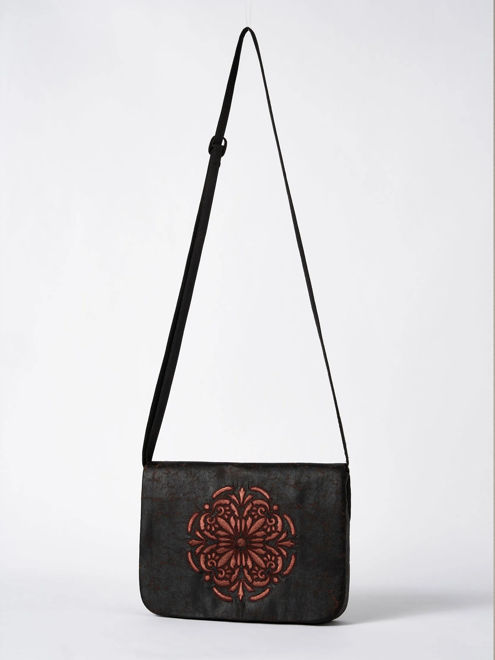 Gambiered Guangdong Silk Embroidered Shoulder Bag