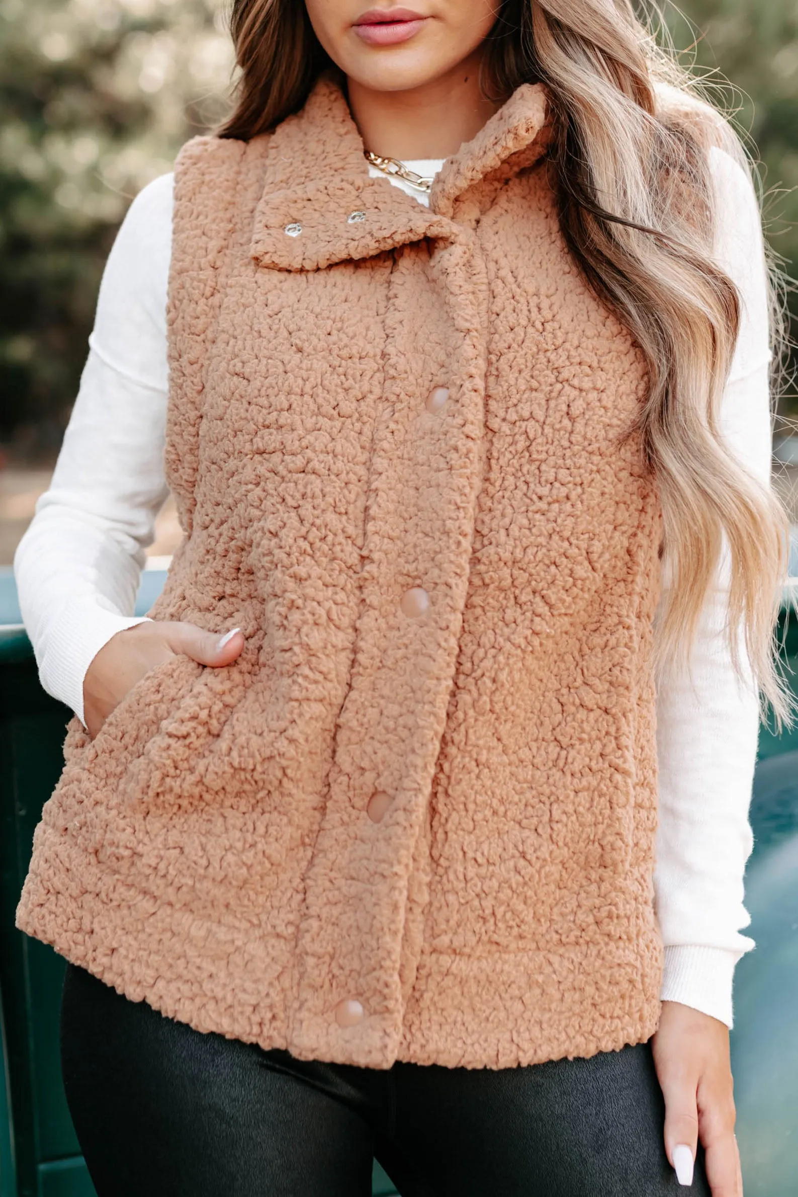 Hardly Cold Sherpa Vest (Camel)