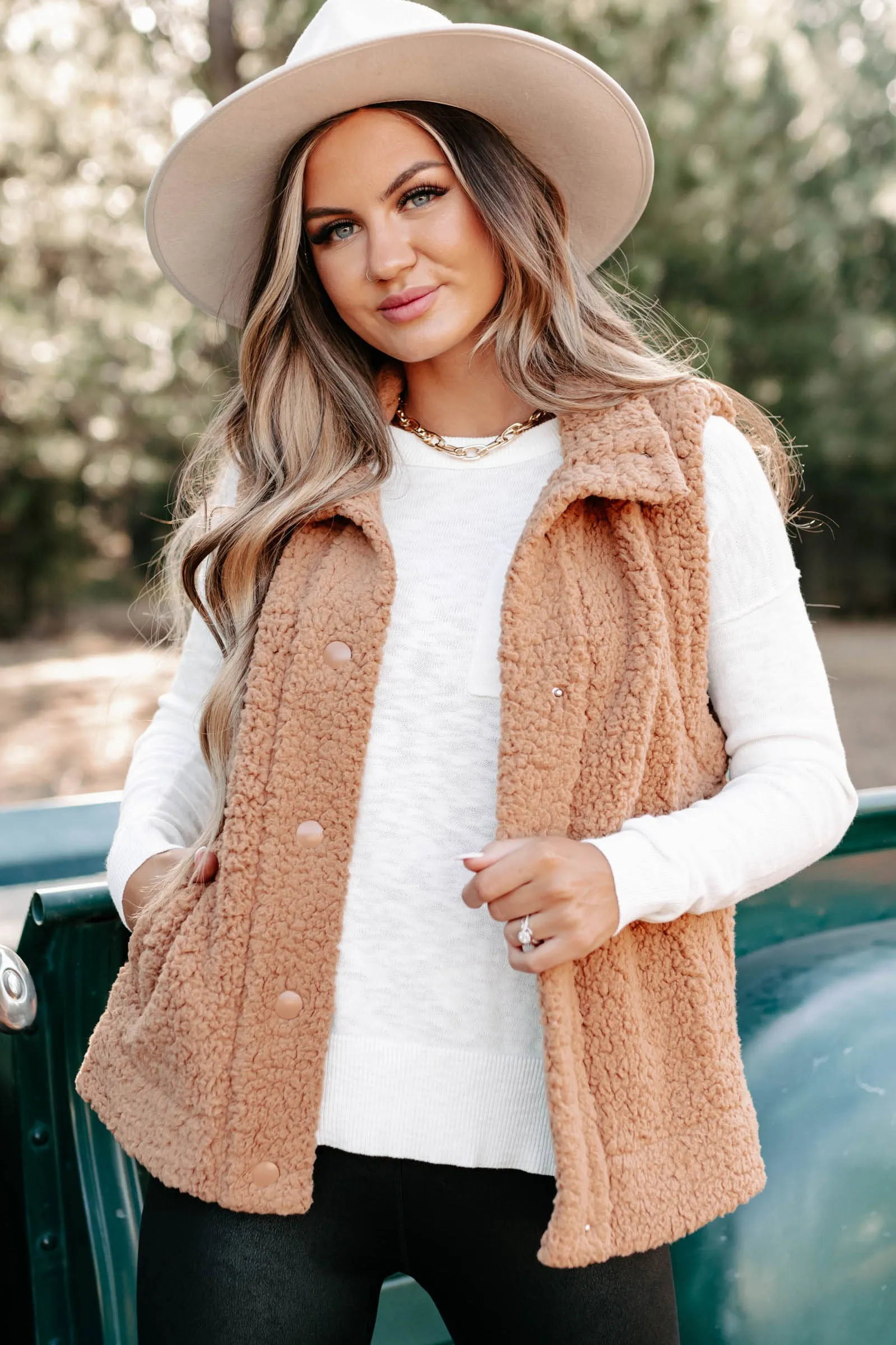 Hardly Cold Sherpa Vest (Camel)