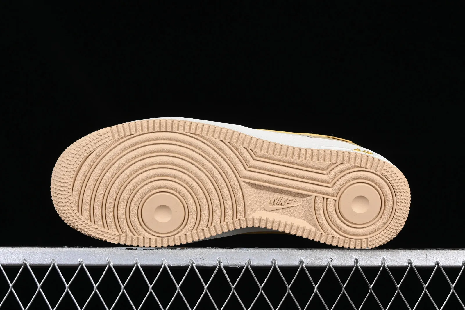 Nike Air Force 1 07 Low Lemon Yellow Metallic Gold DB3301-166