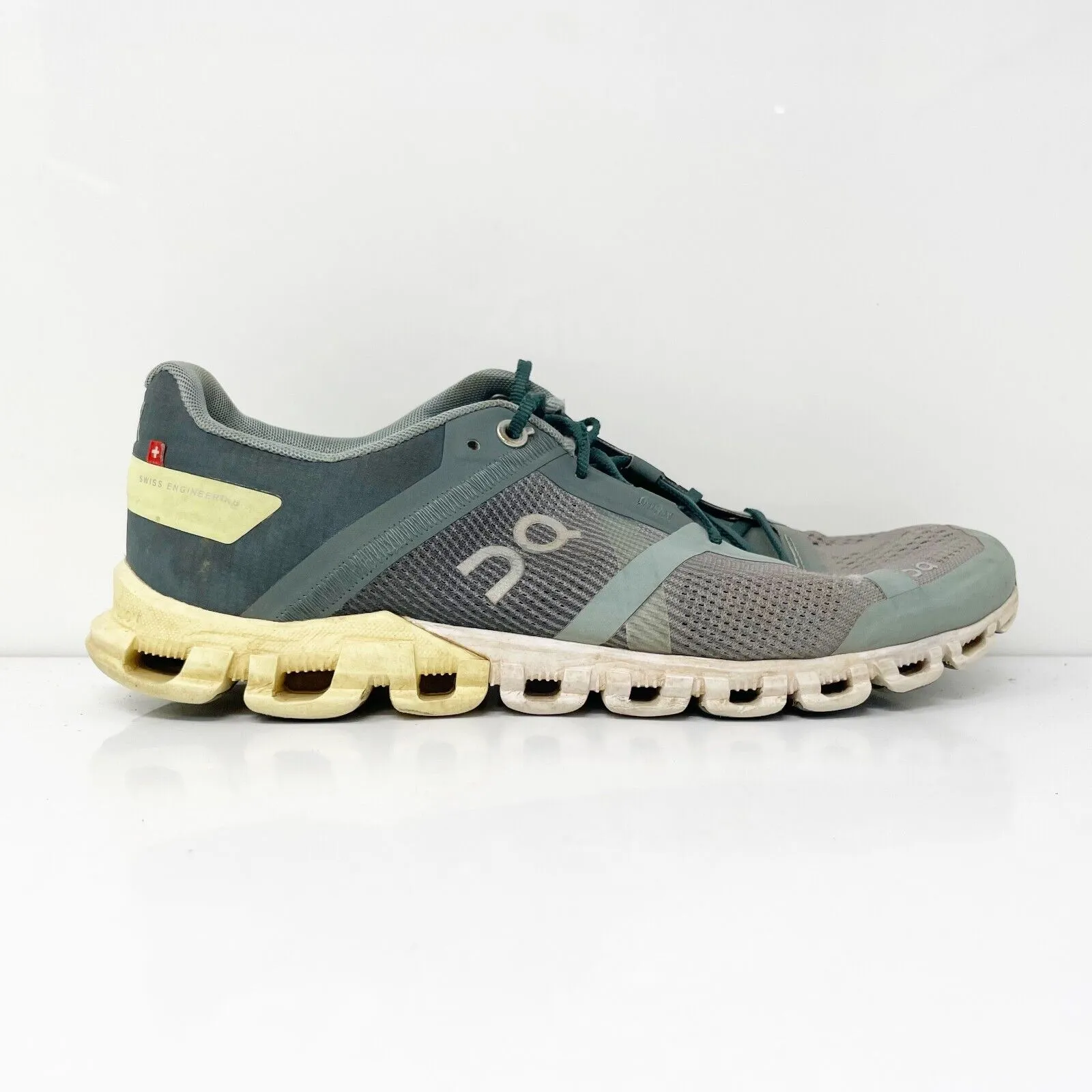 On Womens Cloudflow Gray Running Shoes Sneakers Size 8