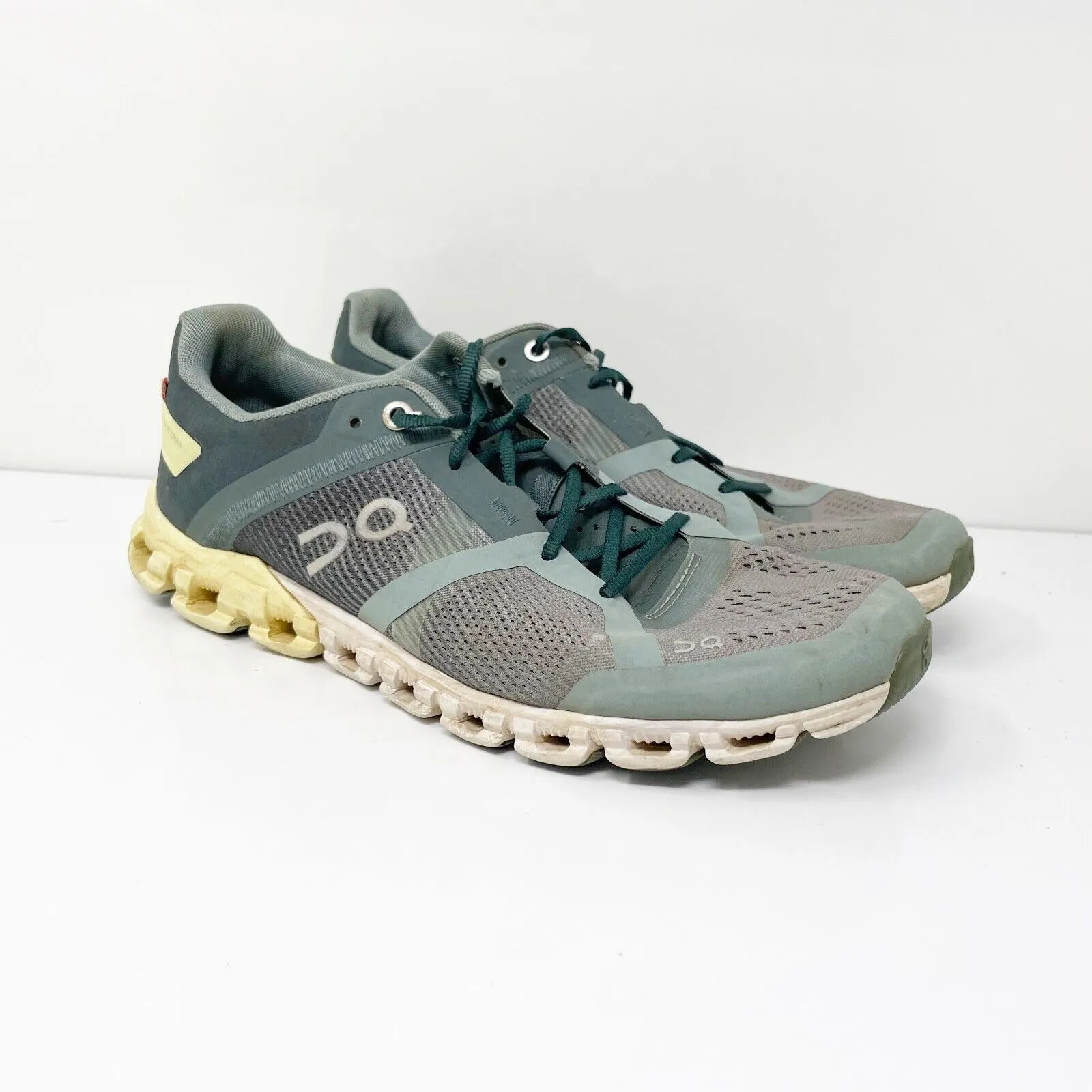 On Womens Cloudflow Gray Running Shoes Sneakers Size 8
