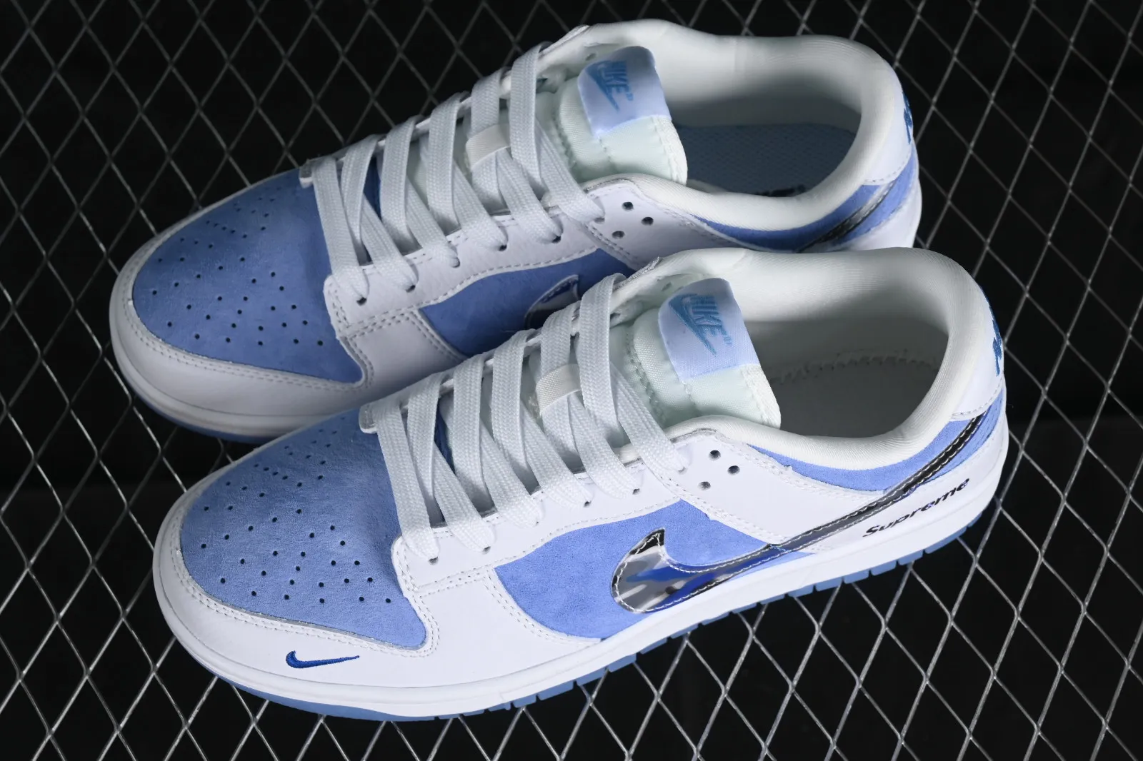 Supreme x Nike SB Dunk Low White Royal Blue JH8039-936